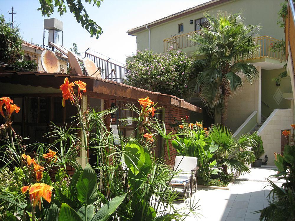 Yali Hotel Side Luaran gambar