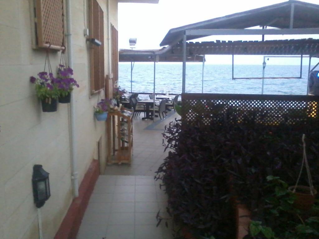 Yali Hotel Side Luaran gambar