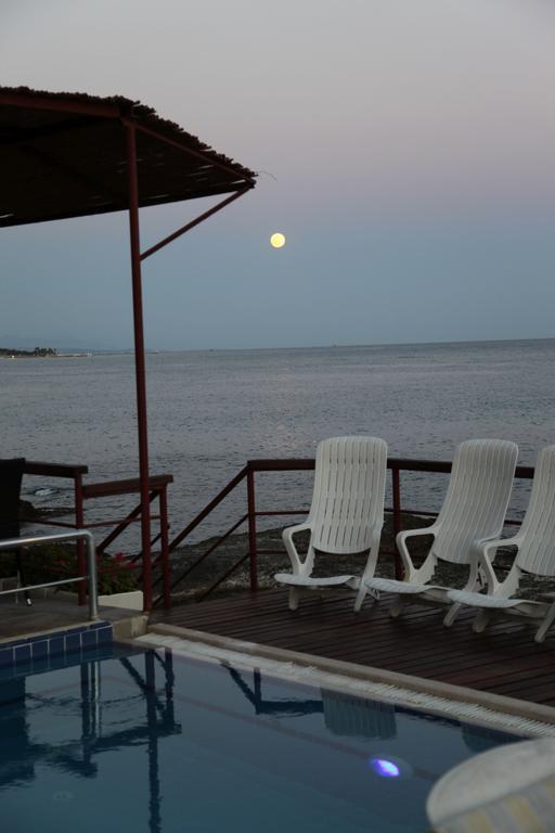 Yali Hotel Side Luaran gambar