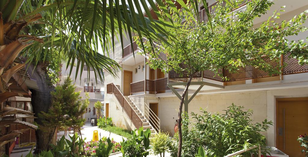 Yali Hotel Side Luaran gambar